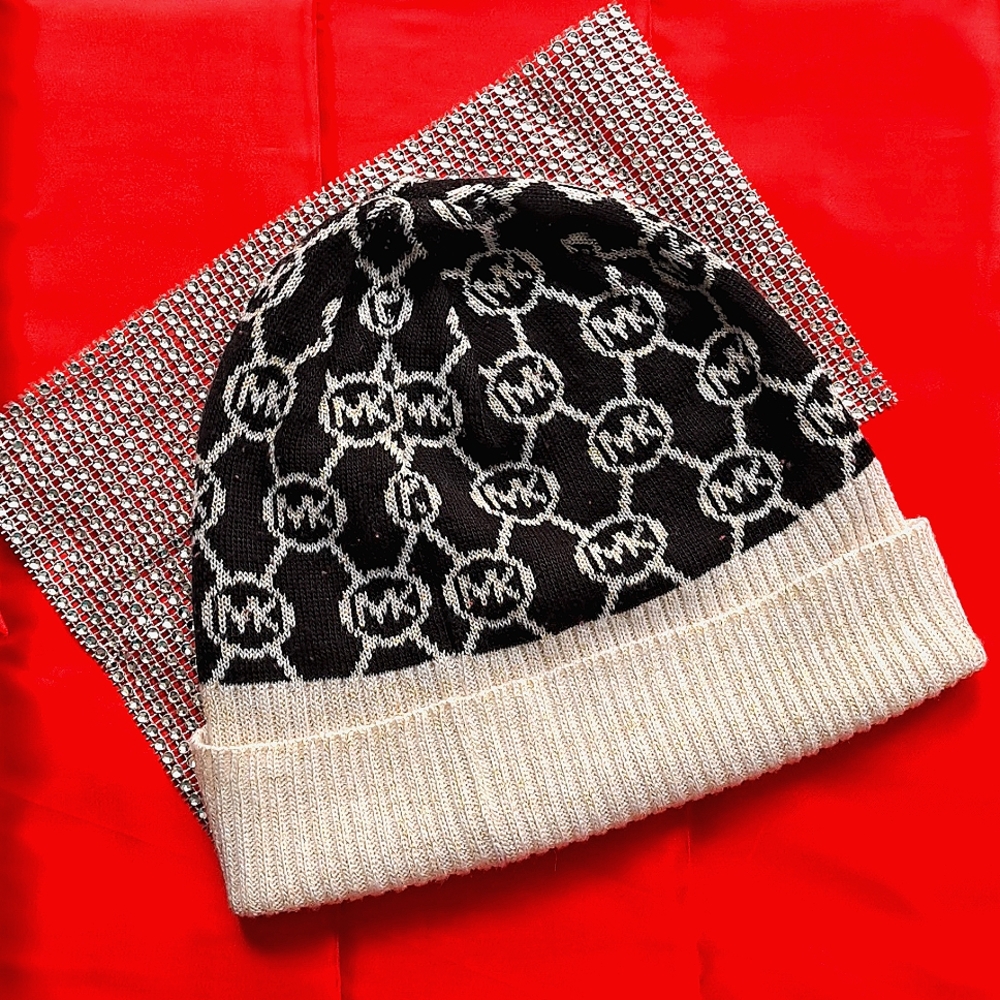 Make An Offer! 🔷️❤️🔷️❤️ SIGNATURE MK BEANIE! LIGHT WEIGHT FOR FALL!
